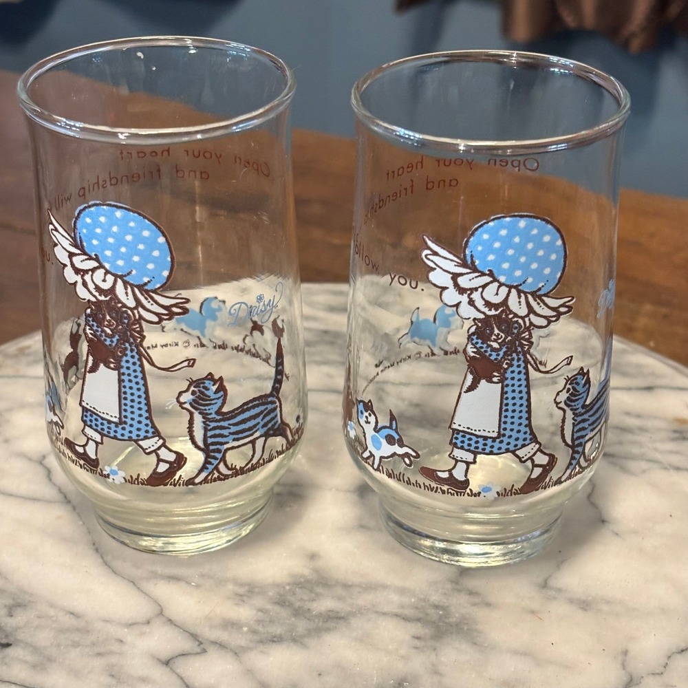 2pc VTG 1974 Kirby Martin Daisy Holly Hobbie‎ 12oz Juice Glass Blue Kittens Cats